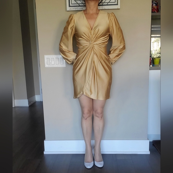 ๐ 5X HOST PICK ๐ Chelsea Golden Mini Dress ๐ - Picture 3 of 11